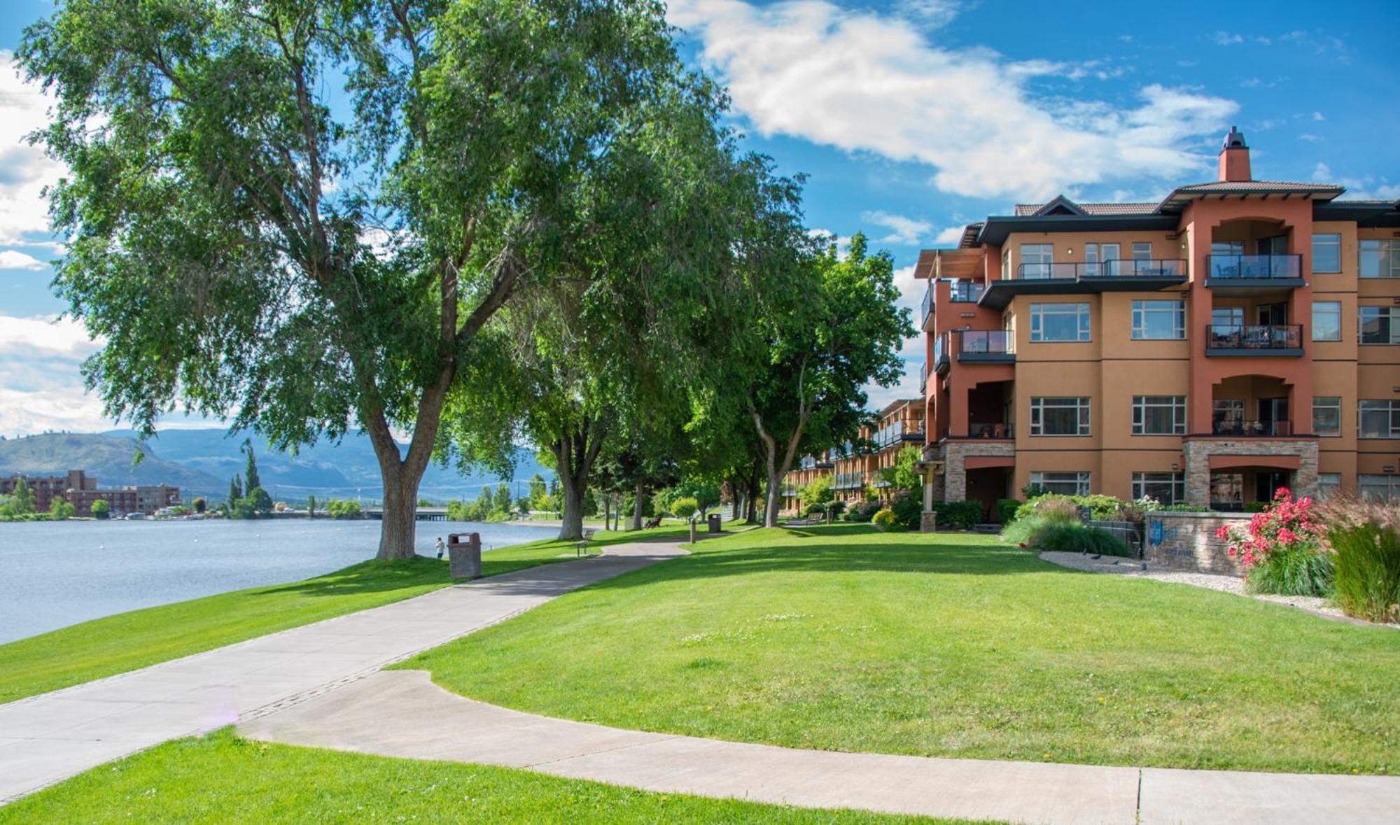 Watermark Beach Resort Osoyoos Exterior photo