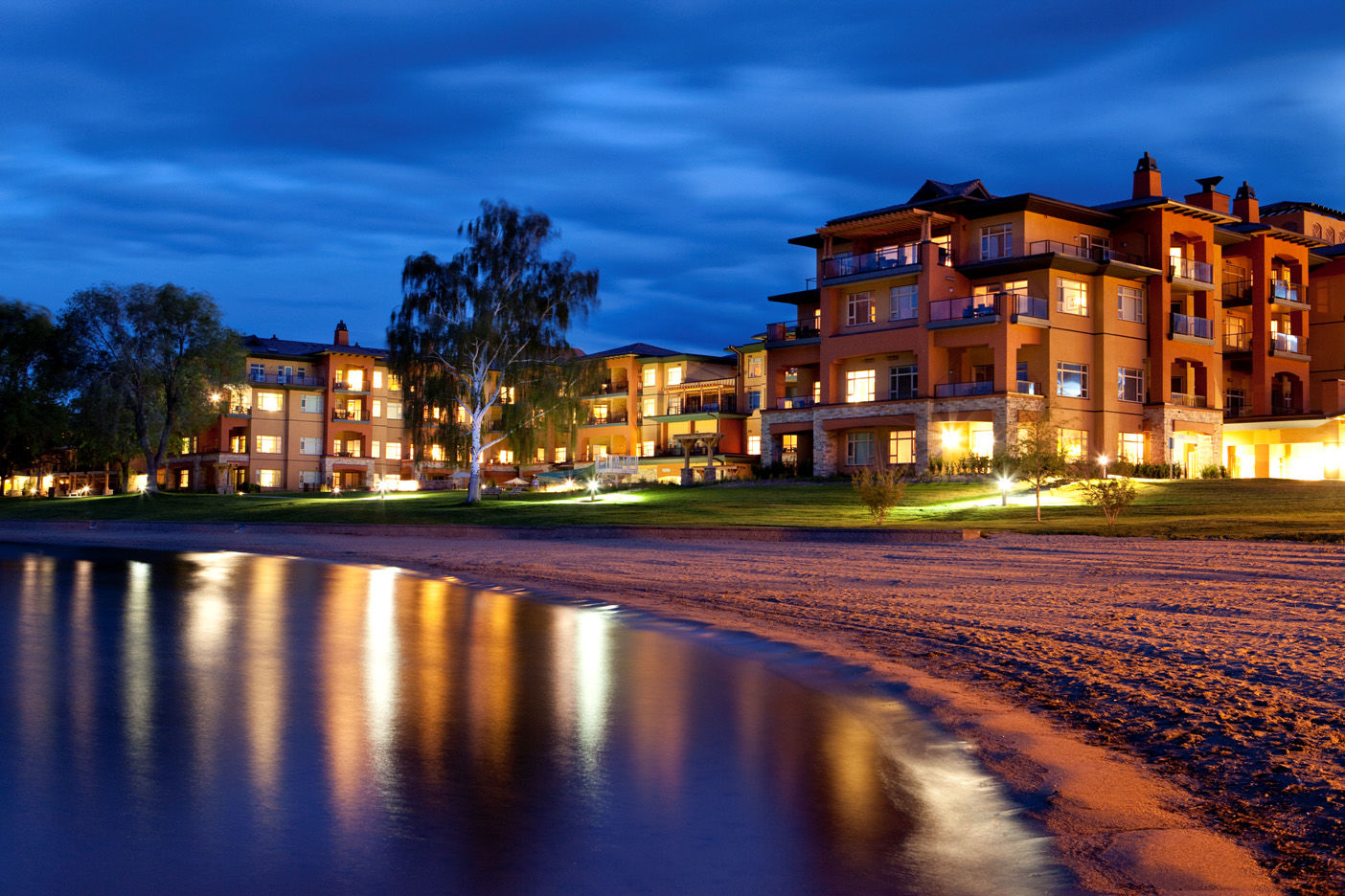 Watermark Beach Resort Osoyoos Exterior photo